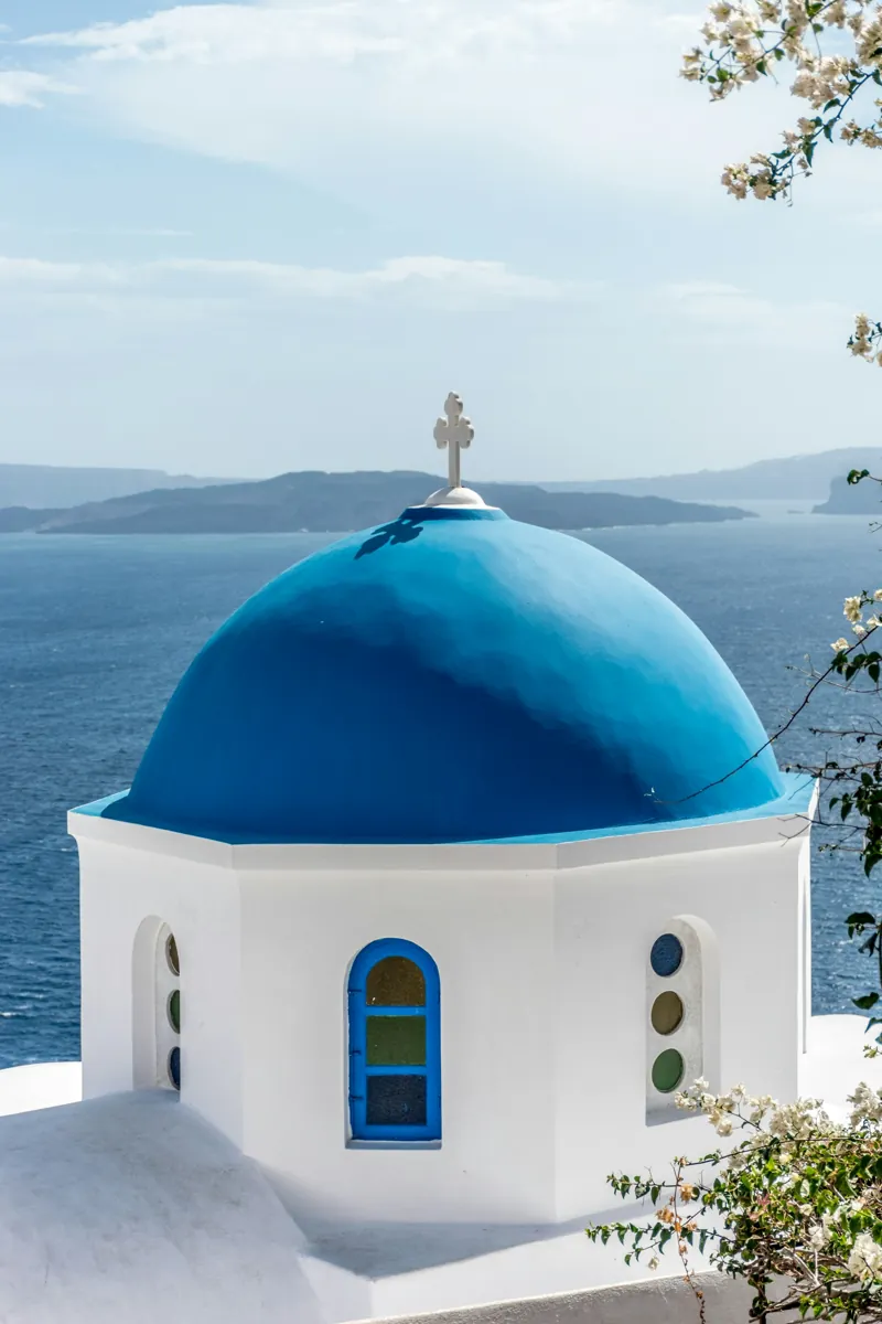 White houses above the caldera in Oia, Santorini, Greece
